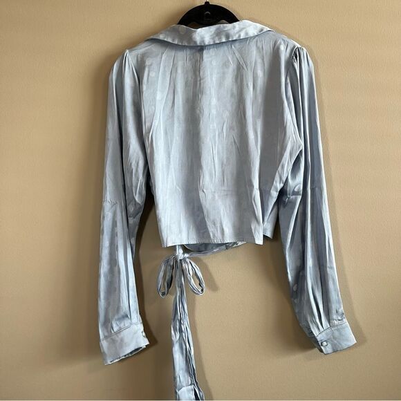 ✨ Le Lis Women’s Blue Silk Satin Polka Dot Wrap Top Medium NWT - Picture 7 of 9